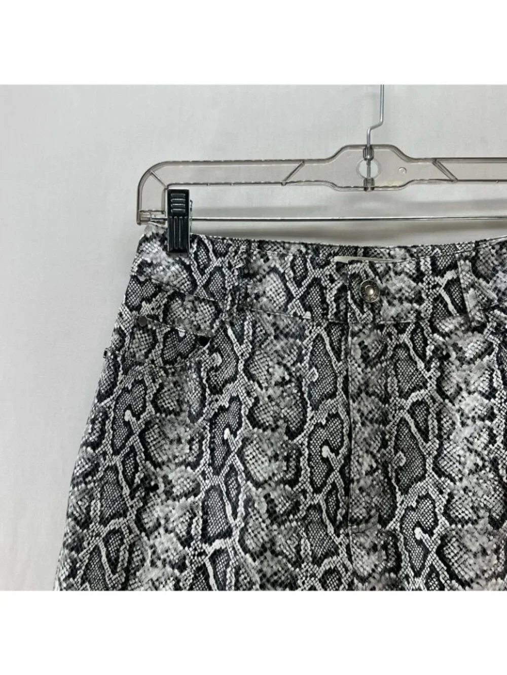 J.ING Faux Leather Snake Print Mini Skirt Size M Lined Zip Fly Pocket Gray Black